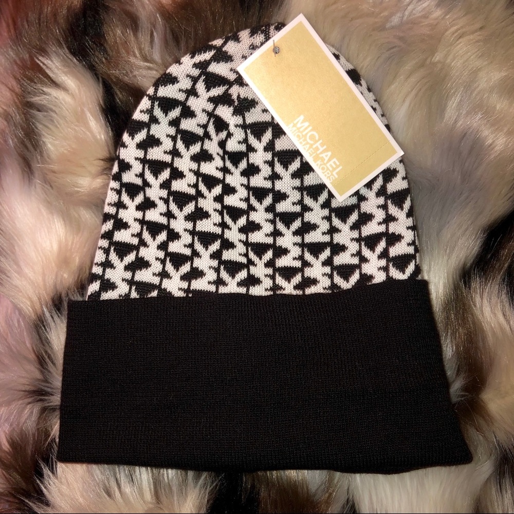 michael kors - black & white mk print beanie